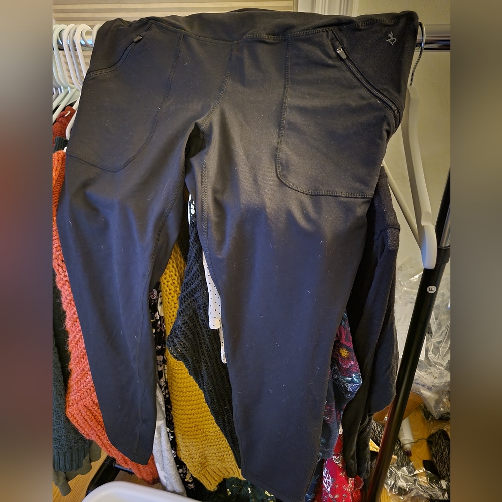 New Torrid size 2 black leggings with zip pockets